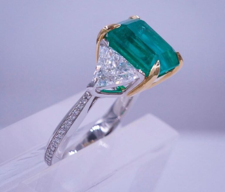 Diamond & Emerald Ring